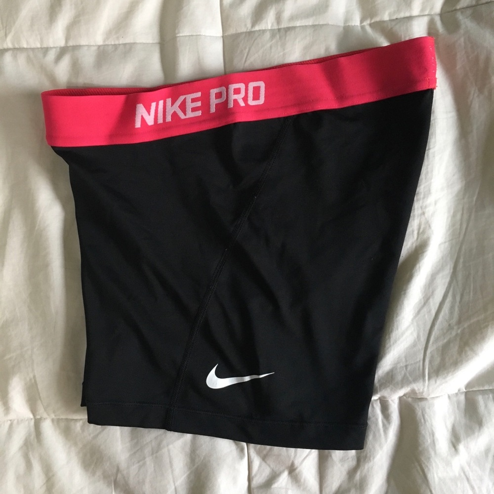 Nike woman’s dry fit shorts size Small